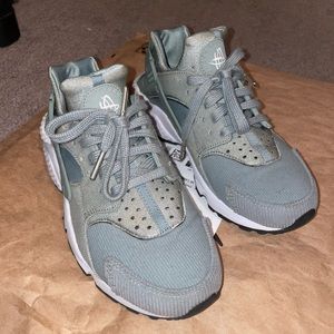 NIKE AIR HAURACHE Green/Teal Corduroy Womens Size 7.